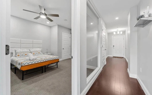photo 3 of Modern 1 Bedroom Next Door to PPG Arena