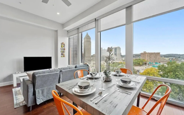 photo 4 of Modern 1 Bedroom Next Door to PPG Arena