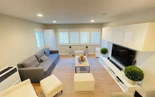 photo 2 of Modern 1Bd Famous  Venice 10B