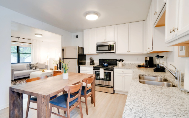photo 2 of Modern 1BD Near Music Row and Downtown