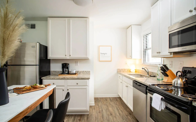 photo 4 of Modern 1BD Near Music Row and Downtown