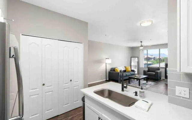 photo 4 of Modern 1BR Apt Located In The Heart of Scottsdale