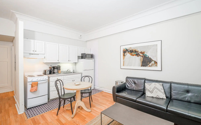 photo 4 of Modern 1BR + Train | Theatre District | Evonify