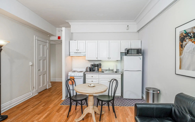 photo 5 of Modern 1BR + Train | Theatre District | Evonify