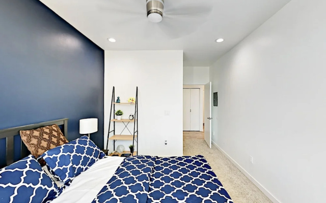 photo 4 of Modern 1br W/ Pool, Spa & Rooftop Deck 1 Bedroom Condo