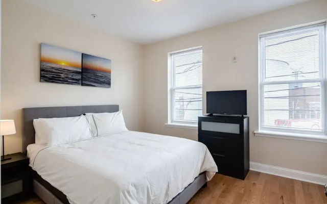 photo 2 of Modern 2 BED Bath Near Center City&university City