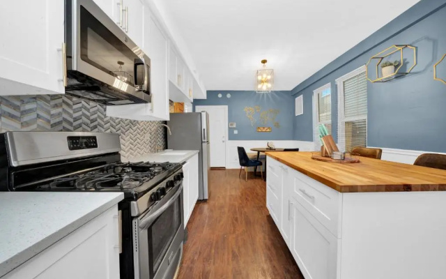 photo 2 of Modern 2 Bedroom in Avondale