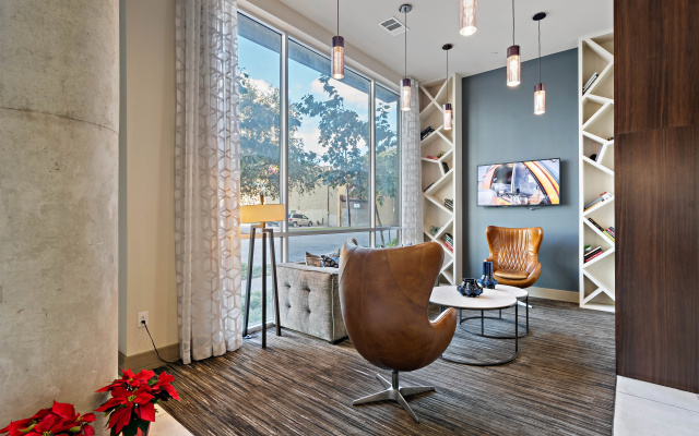 photo 2 of Modern 2BR Apartment – Downtown With Gym, Pool, Parking and Good Wifi!