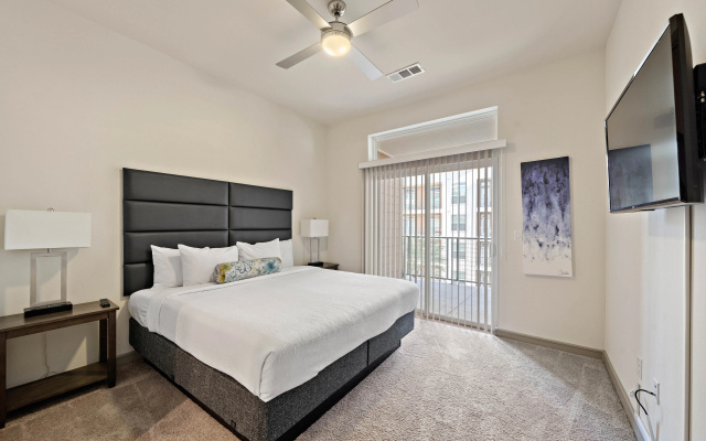 photo 4 of Modern 2BR Apartment – Downtown With Gym, Pool, Parking and Good Wifi!