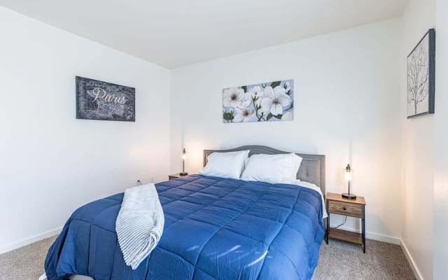 photo 4 of Modern 2br Apartment On Gordon St Hollywood 2 Bedroom Apts by RedAwning