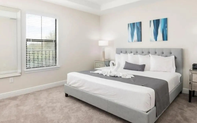 photo 2 of Modern 3 Bed Town Home At Balmoral Resort-3sltth1 3 Bedroom Condo by RedAwning