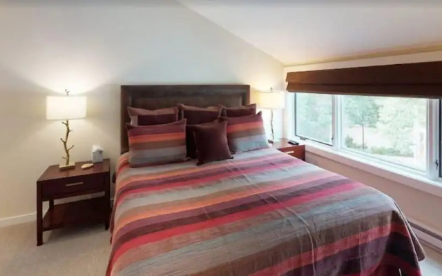 photo 5 of Modern 3 Bedroom Luxury Rental in Cascade Village With Shuttle to Vail Village and Lionshead