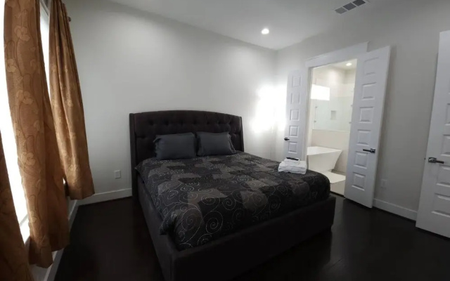 photo 5 of "modern 3bed Townhome. Near Nrg"