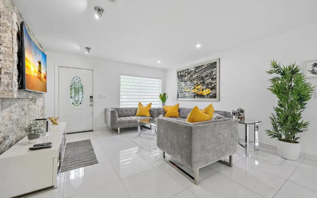 photo 2 of **Modern 3Bedroom W/ Stunning Backyard Area**