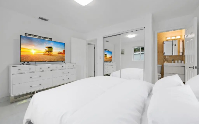 photo 5 of **Modern 3Bedroom W/ Stunning Backyard Area**