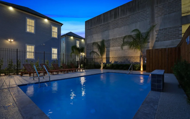 photo 4 of Modern 3BR Condo With Pool