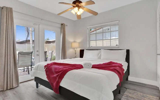 photo 3 of Modern 4bdr Home With Pool By The Beach