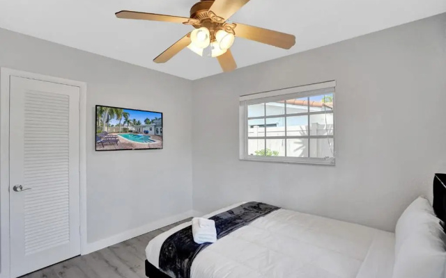 photo 5 of Modern 4bdr Home With Pool By The Beach