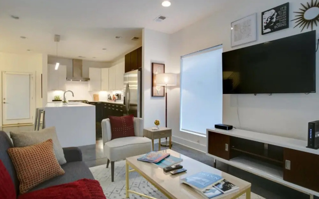 photo 4 of Modern 8bed/4ba Home w/ Roof Deck & Grill by Domio