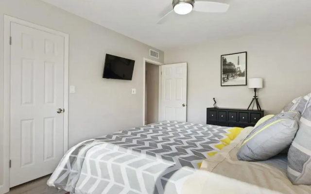 photo 2 of Modern and Stylish Remodeled 4 Bdrm w/ HTD Pool!