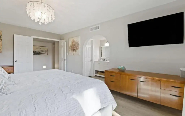 photo 4 of Modern and Stylish Remodeled 4 Bdrm w/ HTD Pool!