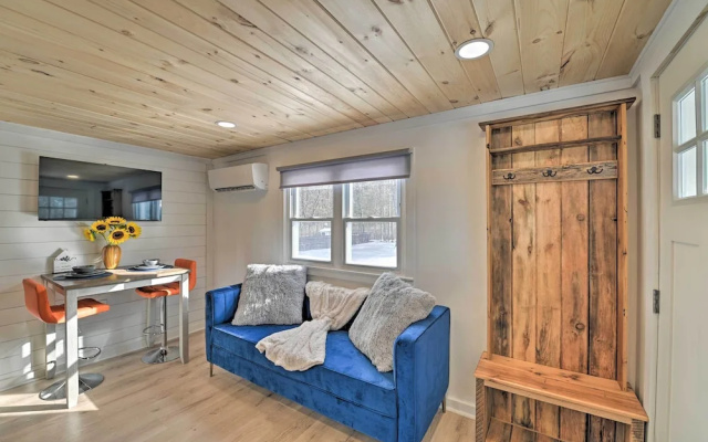 photo 3 of Modern Apartment: Near Hiking & Race Course