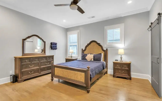 photo 2 of Modern Atlanta Getaway - Close To Downtown! 4 Bedroom Bungalow by Redawning