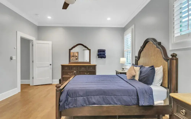 photo 3 of Modern Atlanta Getaway - Close To Downtown! 4 Bedroom Bungalow by Redawning