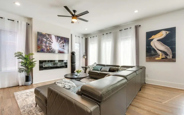 photo 2 of Luxury Living: High-rise Balcony 2 Mi to Dtwn ATL