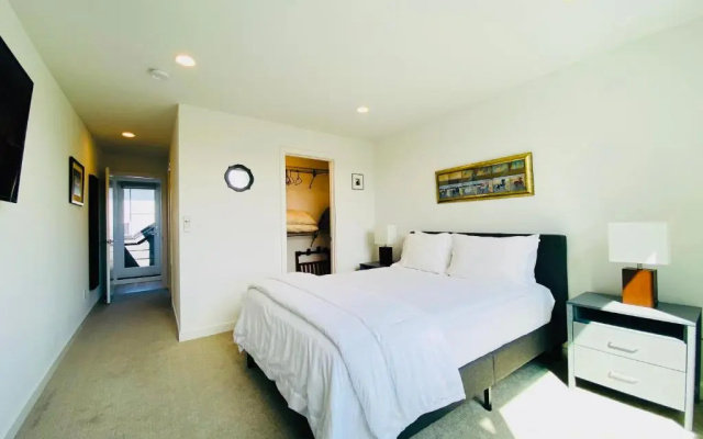 photo 3 of Modern Ballard Townhouse - 92 Walkscore & Rooftop!
