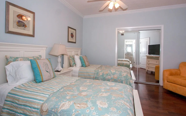 photo 2 of Modern Bayside Three Bedroom Condo - Unit Crb0505