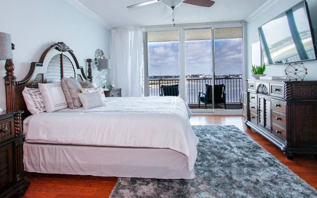 photo 3 of Modern Bayside Three Bedroom Condo - Unit Crb0505