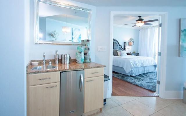 photo 4 of Modern Bayside Three Bedroom Condo - Unit Crb0505