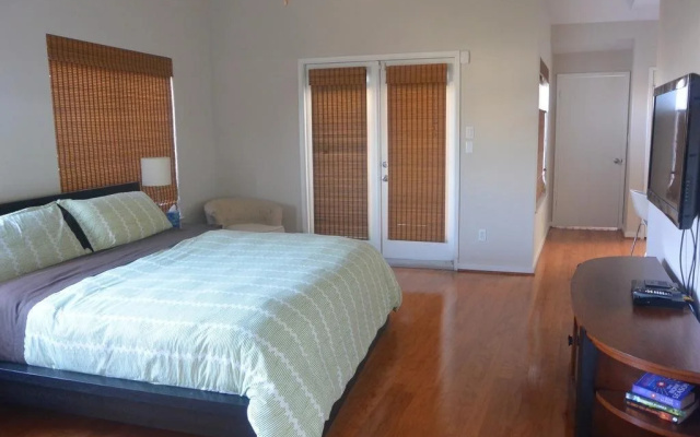 photo 2 of Modern B & B