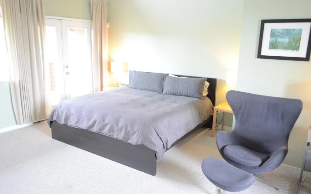 photo 4 of Modern B & B
