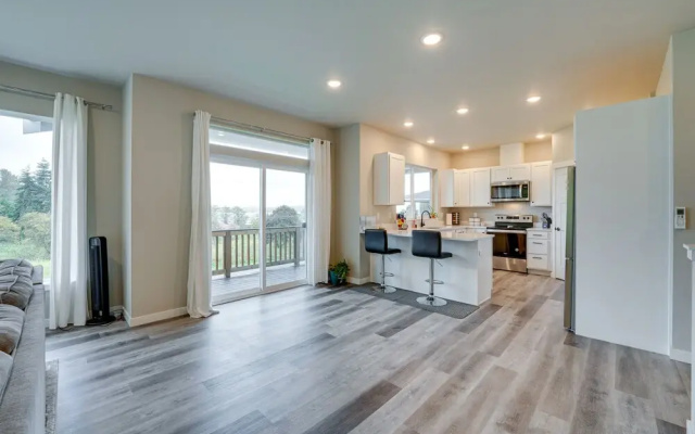 photo 3 of Modern Blaine Vacation Rental, 33 Mi to Vancouver!