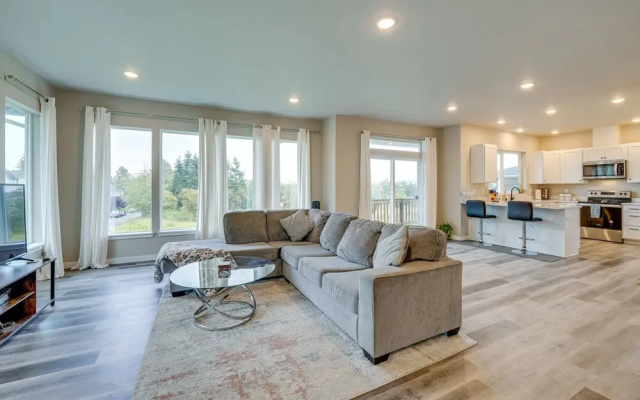 photo 5 of Modern Blaine Vacation Rental, 33 Mi to Vancouver!