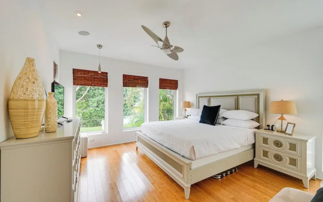 photo 3 of Modern Bonita Springs Home w/ Pool, 1 Mi to Beach!