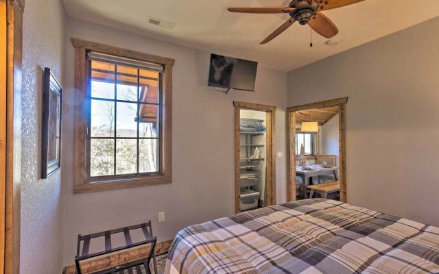 photo 2 of Pet-friendly Cabin w/ Mtn Views in Chinquapin!
