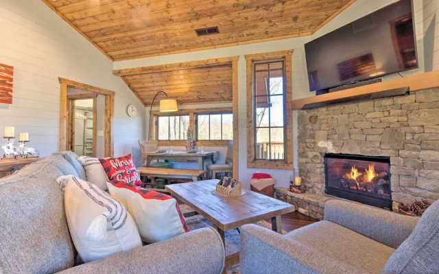 photo 4 of Pet-friendly Cabin w/ Mtn Views in Chinquapin!