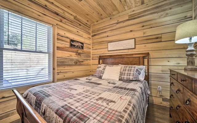 photo 2 of Modern Cabin w/ Fire Pit < 3 Mi to Trails!