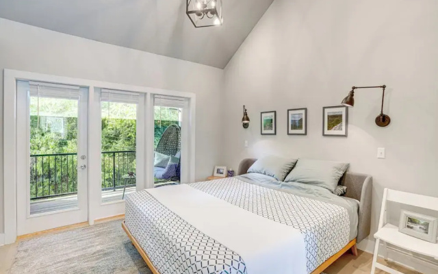 photo 2 of Modern Chattanooga Townhome ~ 2 Mi to Downtown!