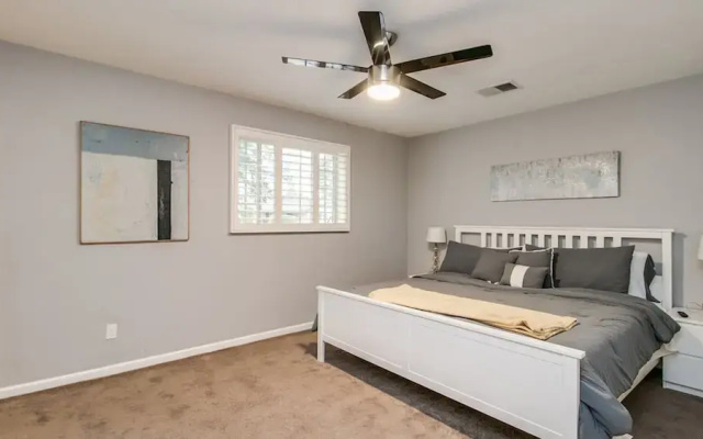 photo 2 of Modern Chic Old Town Scottsdale Home W/pool & Gym!