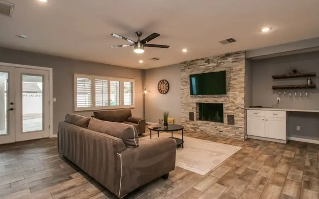 photo 5 of Modern Chic Old Town Scottsdale Home W/pool & Gym!