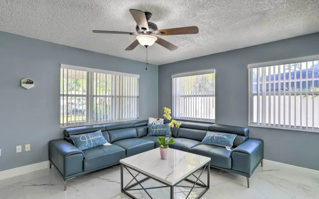 photo 4 of Modern Clearwater Home w/ Deck: 9 Mi to Beach