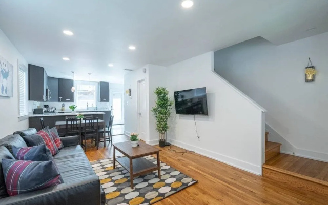 photo 5 of Modern Colonial 3BR 2BA House 5m to DC & DCA