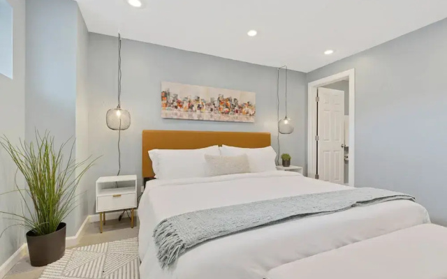 photo 4 of Modern Condo Oasis In The Heart Of Chicago 4 Bedroom Home by RedAwning