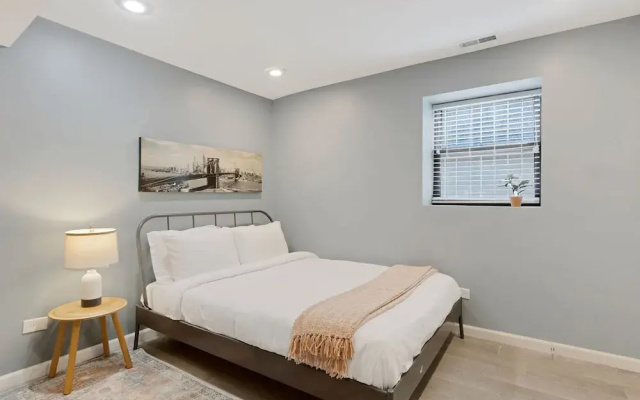 photo 5 of Modern Condo Oasis In The Heart Of Chicago 4 Bedroom Home by RedAwning