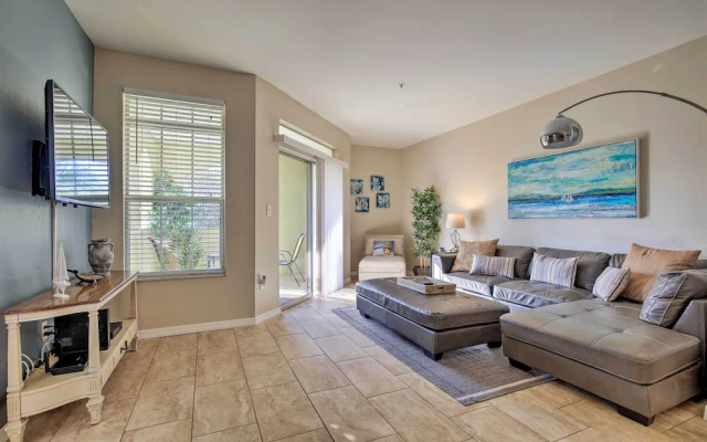 photo 2 of Modern Condo w/ Pool: 4 Mi to Clearwater Beach!