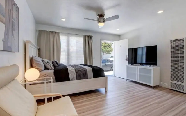 photo 2 of B2 Modern and Contemporary Home Next to Beach Sand With AC